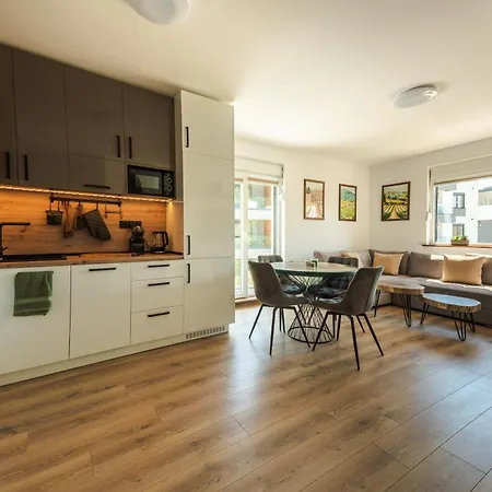 Evergreen Apartment *