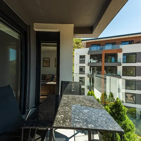 Evergreen Apartment *