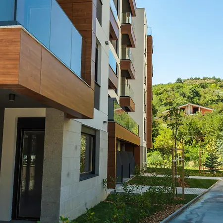 Evergreen Apartment *